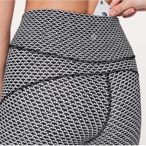 Lululemon In Movement 7/8 Tight Leggings Everlux Monochromic Black W5BBQS Sz 6 - Picture 8 of 13